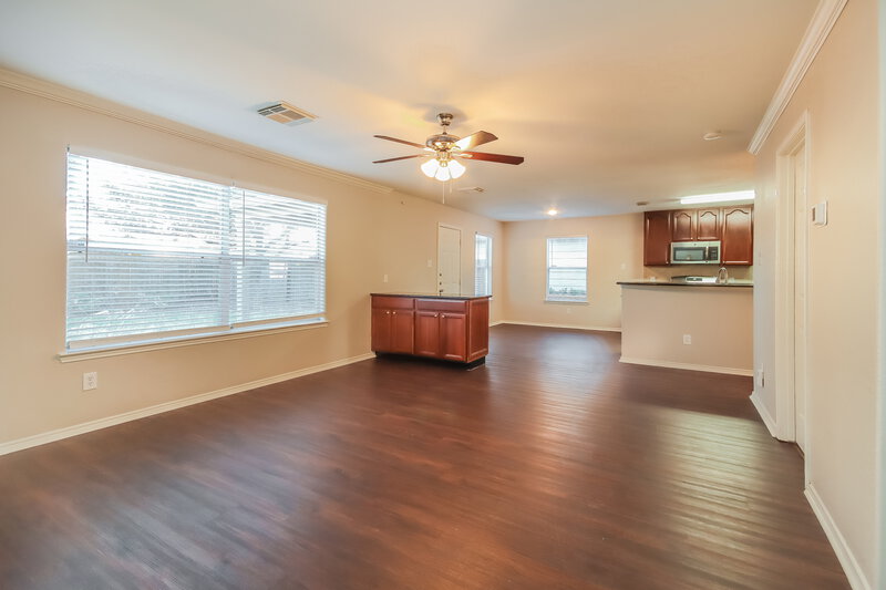 2,055/Mo, 14106 Chelseahurst Lane Houston, TX 77047 Living Room View 2