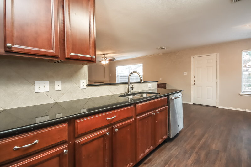 2,055/Mo, 14106 Chelseahurst Lane Houston, TX 77047 Kitchen View