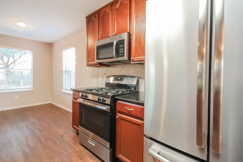 2,055/Mo, 14106 Chelseahurst Lane Houston, TX 77047 Kitchen View 2