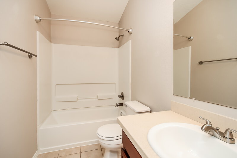 2,055/Mo, 14106 Chelseahurst Lane Houston, TX 77047 Bathroom View