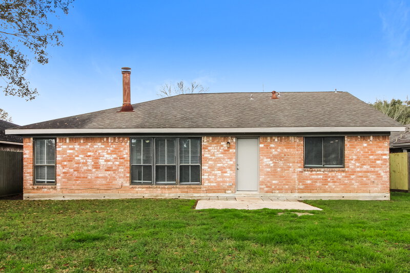 2,060/Mo, 415 Charidges Drive Houston, TX 77034 Rear View