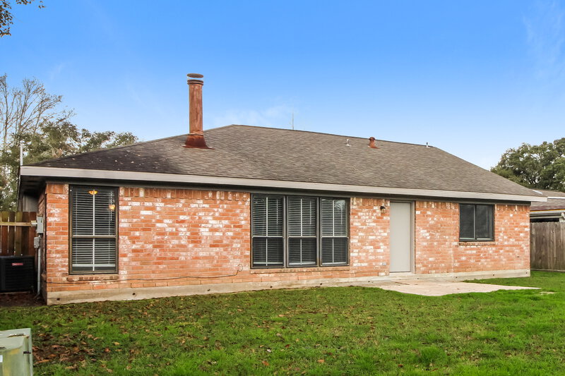 2,060/Mo, 415 Charidges Drive Houston, TX 77034 Rear View 3