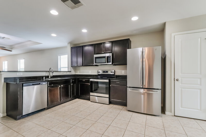 1,840/Mo, 13450 Gardenia Mist Lane Houston, TX 77044 Kitchen View 2