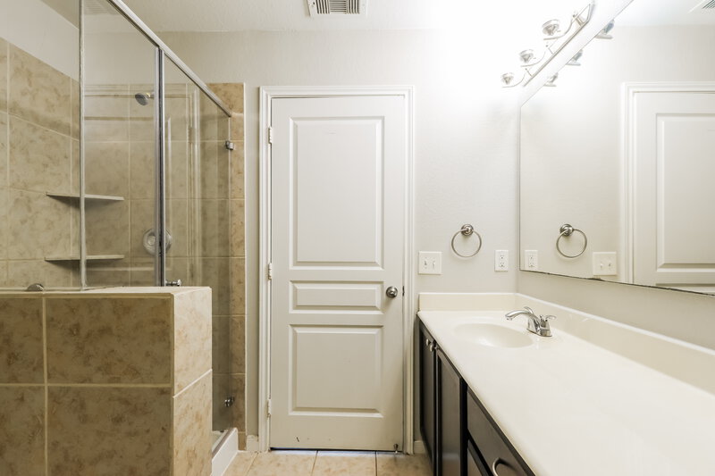 1,855/Mo, 13450 Gardenia Mist Lane Houston, TX 77044 Main Bathroom View 2