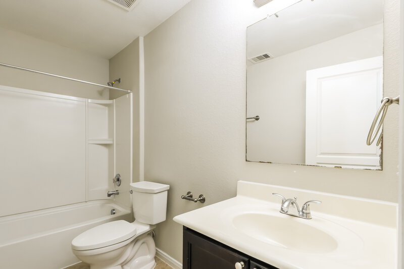 1,855/Mo, 13450 Gardenia Mist Lane Houston, TX 77044 Bathroom View