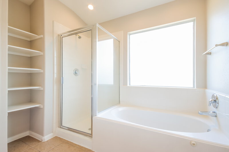 2,120/Mo, 22454 Highland Point Ln Spring, TX 77373 Main Bathroom View 2