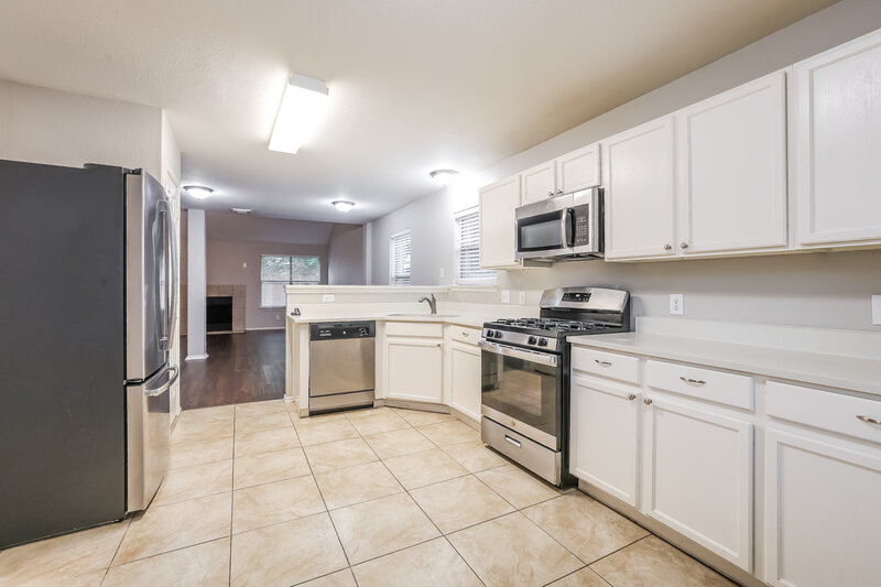1,925/Mo, 6030 NW Creek Cir Houston, TX 77086 Kitchen View