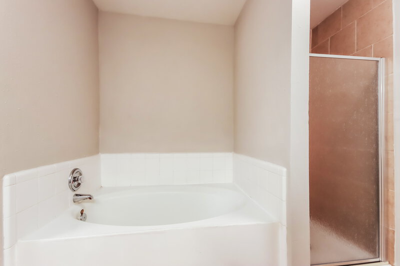 2,055/Mo, 2842 Fox Ravine Dr Spring, TX 77386 Main Bathroom View 2