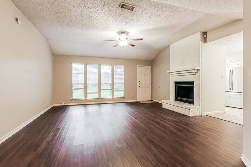 1,465/Mo, 18606 Hiddenbay Way Spring, TX 77379 Living Room View
