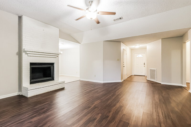 1,465/Mo, 18606 Hiddenbay Way Spring, TX 77379 Living Room View 2