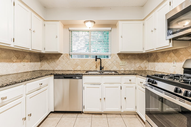 1,465/Mo, 18606 Hiddenbay Way Spring, TX 77379 Kitchen View