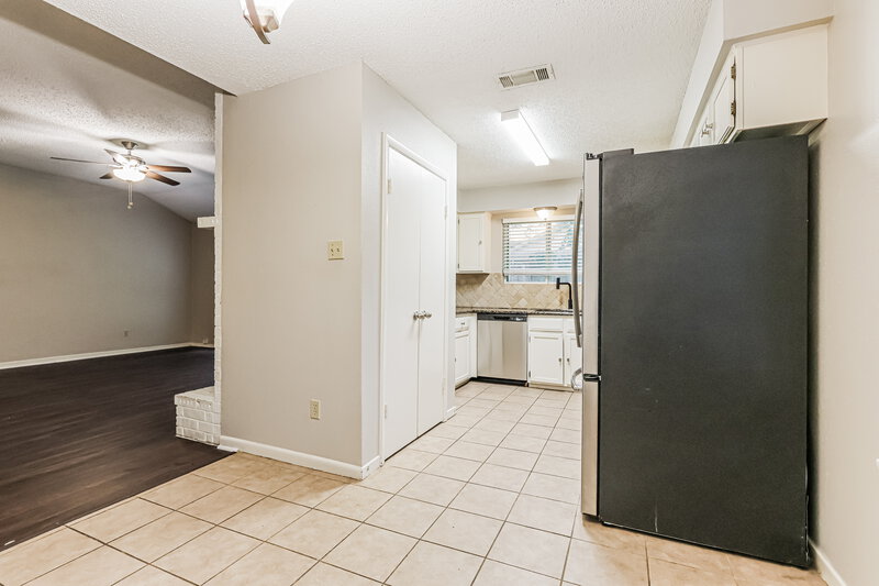 1,465/Mo, 18606 Hiddenbay Way Spring, TX 77379 Kitchen View 2