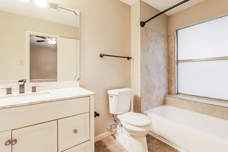 1,465/Mo, 18606 Hiddenbay Way Spring, TX 77379 Bathroom View 2