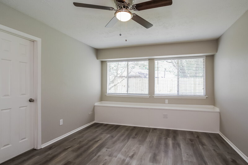 2,135/Mo, 314 Thistlewood Ct League City, TX 77573 Master Bedroom View