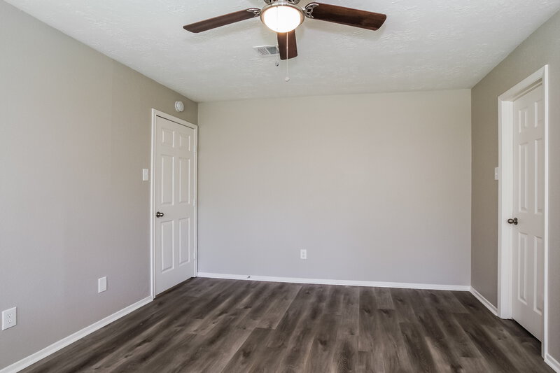 2,135/Mo, 314 Thistlewood Ct League City, TX 77573 Master Bedroom View 2