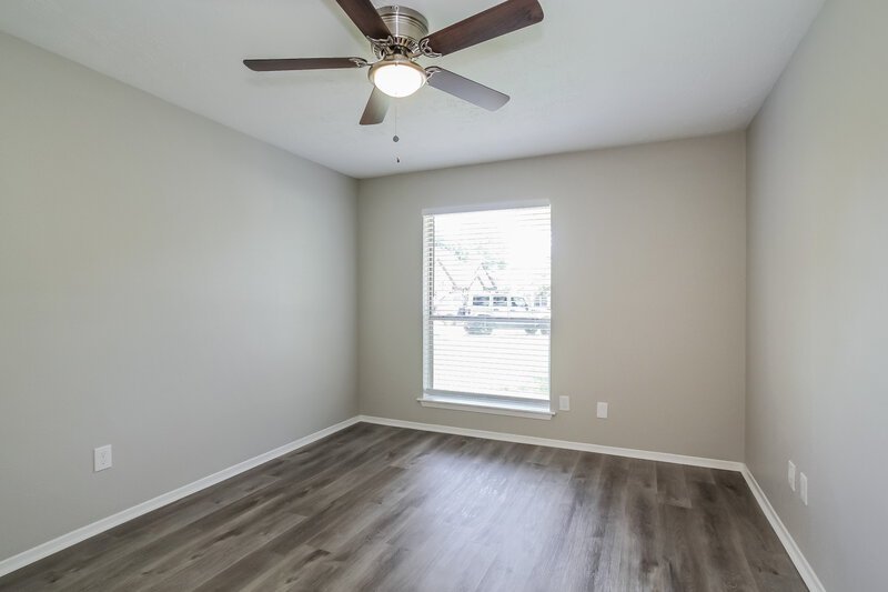 2,135/Mo, 314 Thistlewood Ct League City, TX 77573 Bedroom View 2