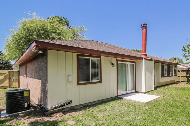 2,135/Mo, 314 Thistlewood Ct League City, TX 77573 Rear View