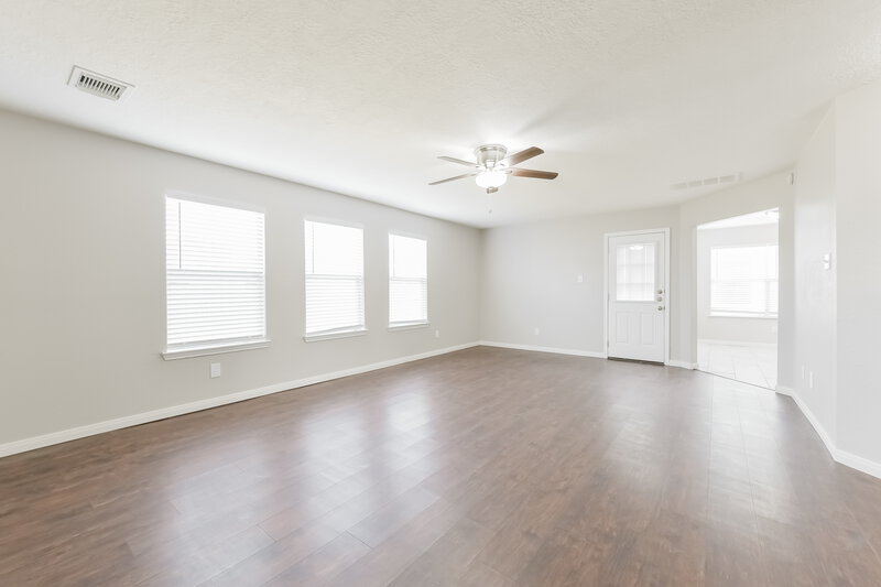2,245/Mo, 13215 Dennis Way Lane Houston, TX 77044 Living Room View 2