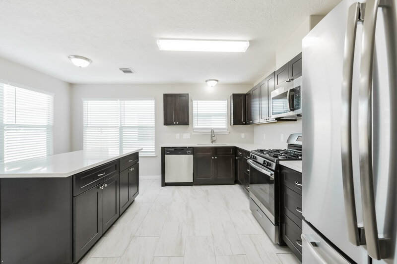 2,245/Mo, 13215 Dennis Way Lane Houston, TX 77044 Kitchen View 2