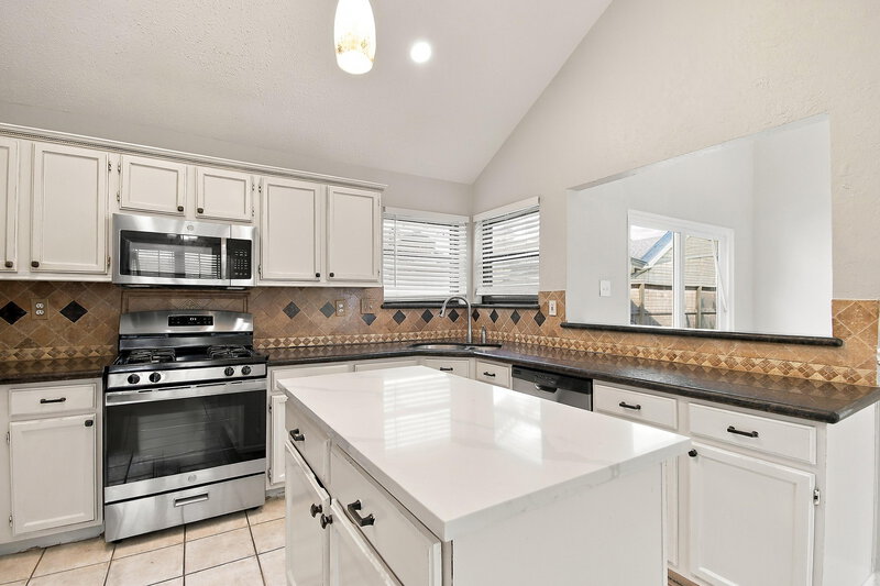 1,815/Mo, 4210 Hawk Meadow Dr Katy, TX 77449 Kitchen View 2