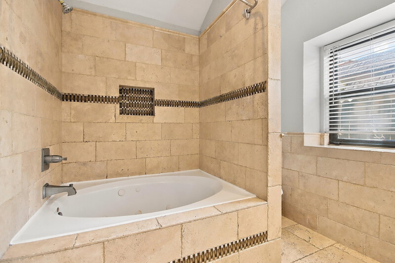 1,815/Mo, 4210 Hawk Meadow Dr Katy, TX 77449 Primary Bathroom View