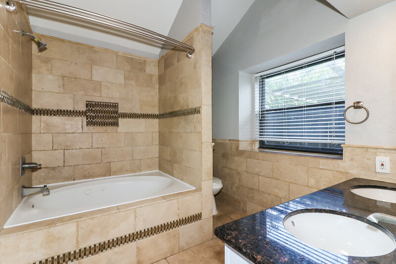 1,905/Mo, 4210 Hawk Meadow Dr Katy, TX 77449 Bathroom View