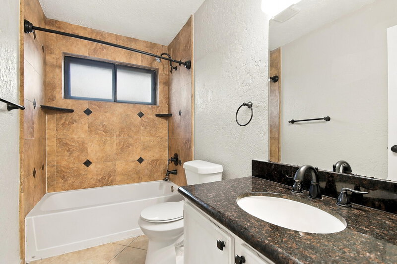 1,815/Mo, 4210 Hawk Meadow Dr Katy, TX 77449 Bathroom View
