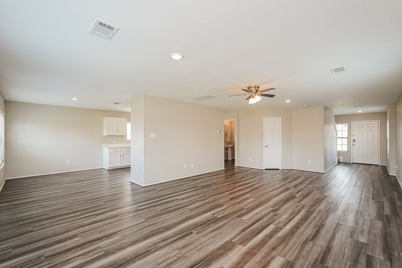 1,850/Mo, 8005 Wayside Village Way Houston, TX 77016 Living Room View 2