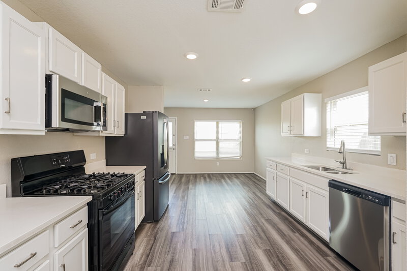 1,850/Mo, 8005 Wayside Village Way Houston, TX 77016 Kitchen View 2