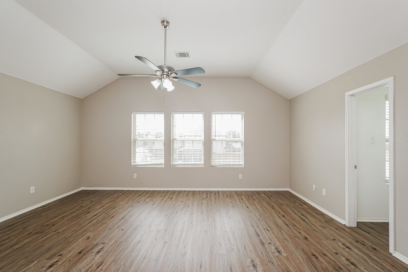 1,850/Mo, 8005 Wayside Village Way Houston, TX 77016 Main Bedroom View