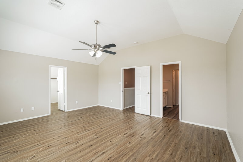 1,850/Mo, 8005 Wayside Village Way Houston, TX 77016 Main Bedroom View 2