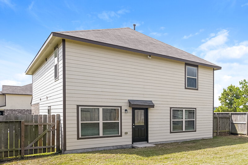 1,850/Mo, 8005 Wayside Village Way Houston, TX 77016 Rear View 2
