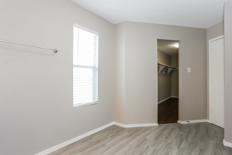 2,910/Mo, 2922 Junction Dr Houston, TX 77045 Main Bathroom View 2