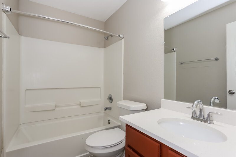 2,910/Mo, 2922 Junction Dr Houston, TX 77045 Bathroom View