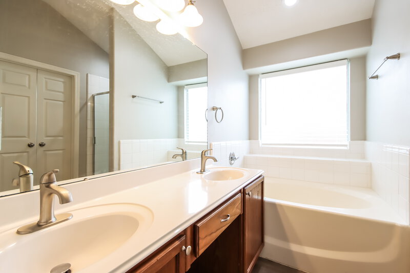 1,715/Mo, 19033 Hammer Ln Porter, TX 77365 Main Bathroom View