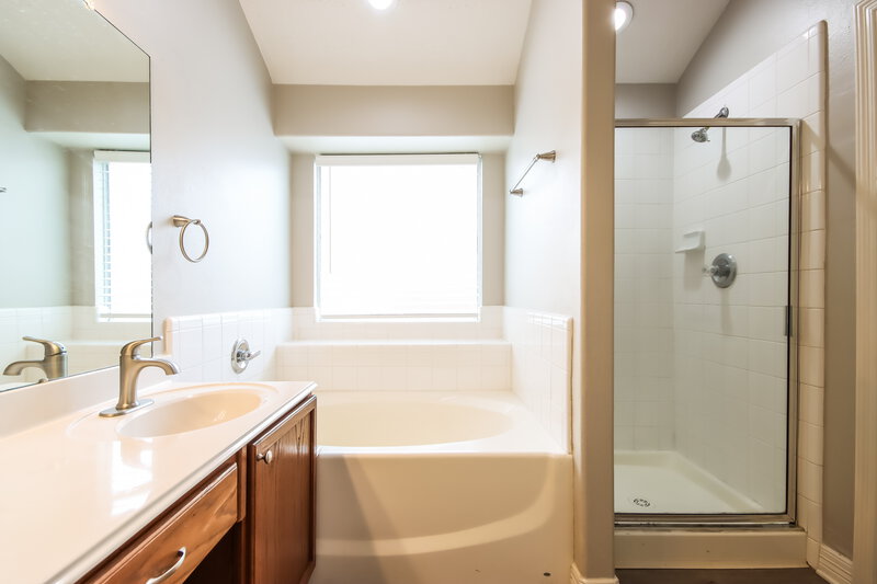 1,715/Mo, 19033 Hammer Ln Porter, TX 77365 Main Bathroom View 2