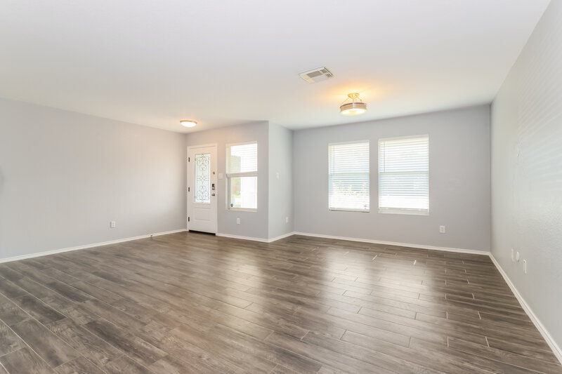 2,140/Mo, 302 Falling Pine Dr Conroe, TX 77304 Living Room View 2