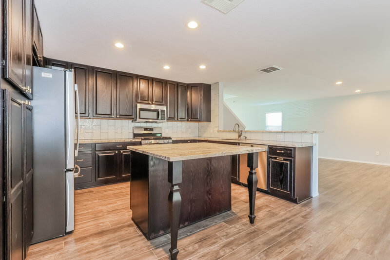 2,140/Mo, 302 Falling Pine Dr Conroe, TX 77304 Kitchen View 2