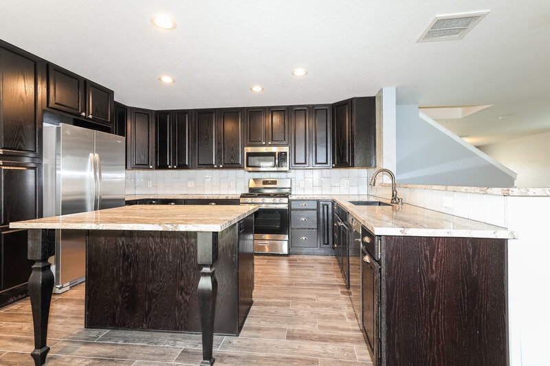 1,950/Mo, 302 Falling Pine Dr Conroe, TX 77304 Kitchen View