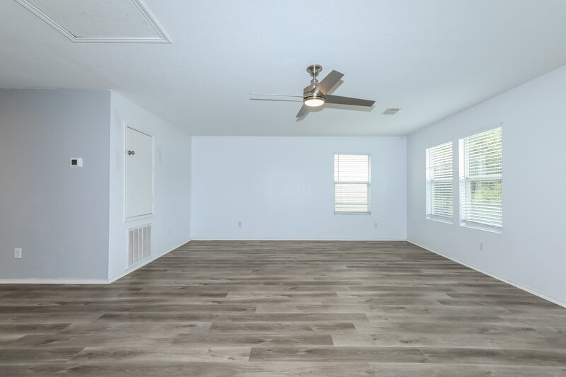 1,950/Mo, 302 Falling Pine Dr Conroe, TX 77304 Family Room View 3