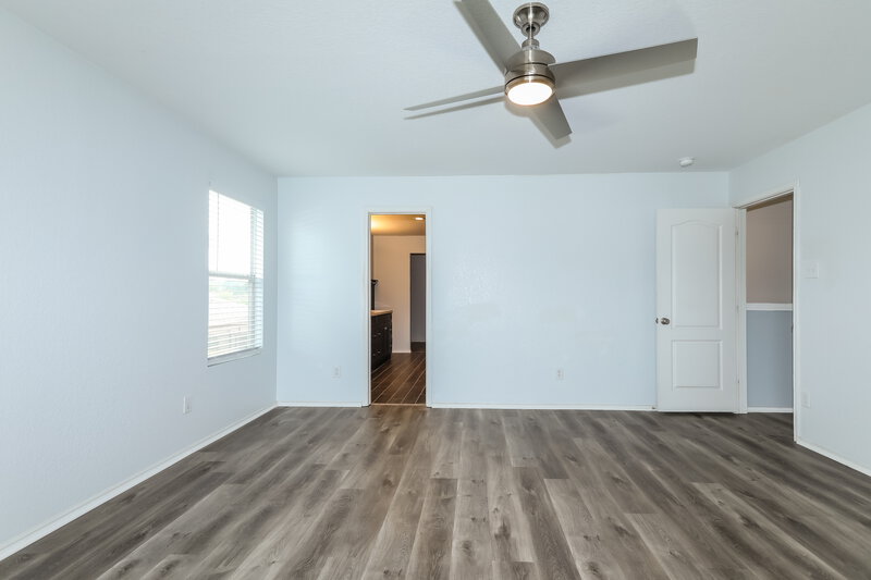 1,950/Mo, 302 Falling Pine Dr Conroe, TX 77304 Main Bedroom View