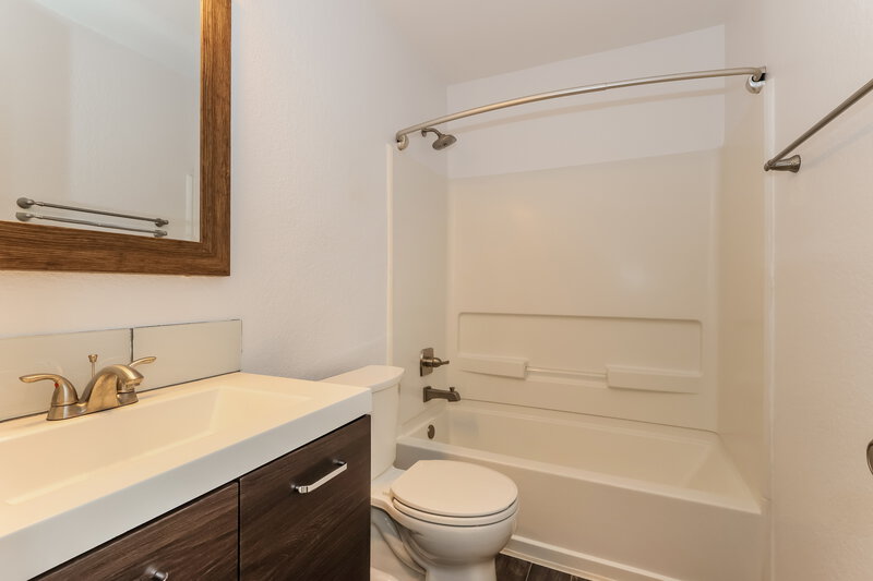 2,140/Mo, 302 Falling Pine Dr Conroe, TX 77304 Bathroom View