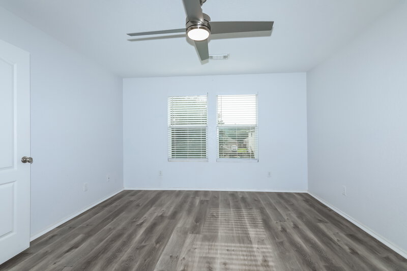 1,950/Mo, 302 Falling Pine Dr Conroe, TX 77304 Bedroom View 2