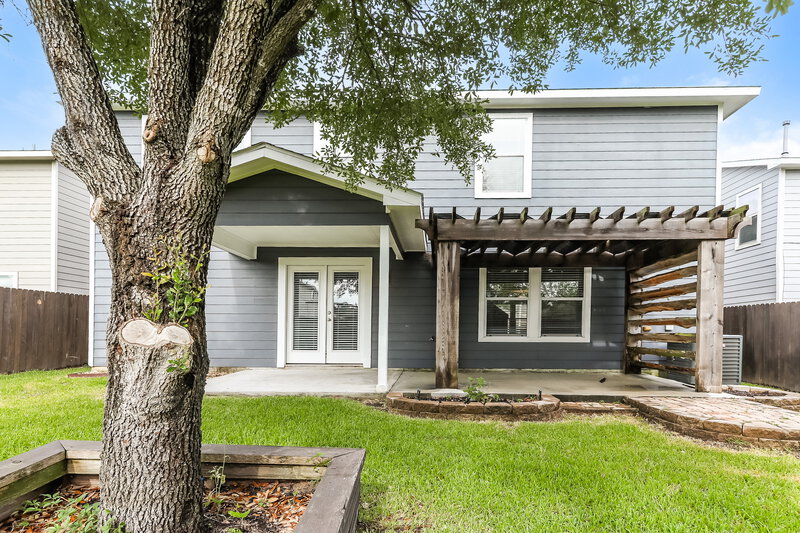 1,950/Mo, 302 Falling Pine Dr Conroe, TX 77304 Rear View