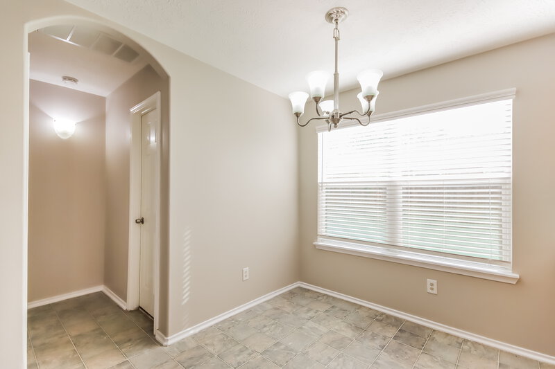 2,060/Mo, 330 Harbor Mist Dr Crosby, TX 77532 Dining Room View