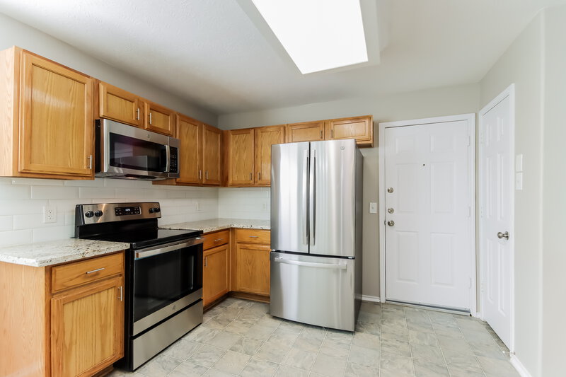 2,060/Mo, 330 Harbor Mist Dr Crosby, TX 77532 Kitchen View
