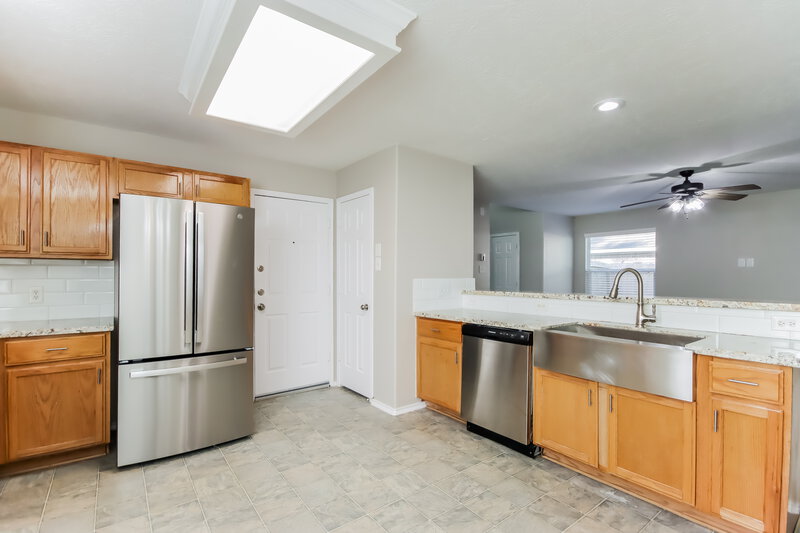 2,060/Mo, 330 Harbor Mist Dr Crosby, TX 77532 Kitchen View 2