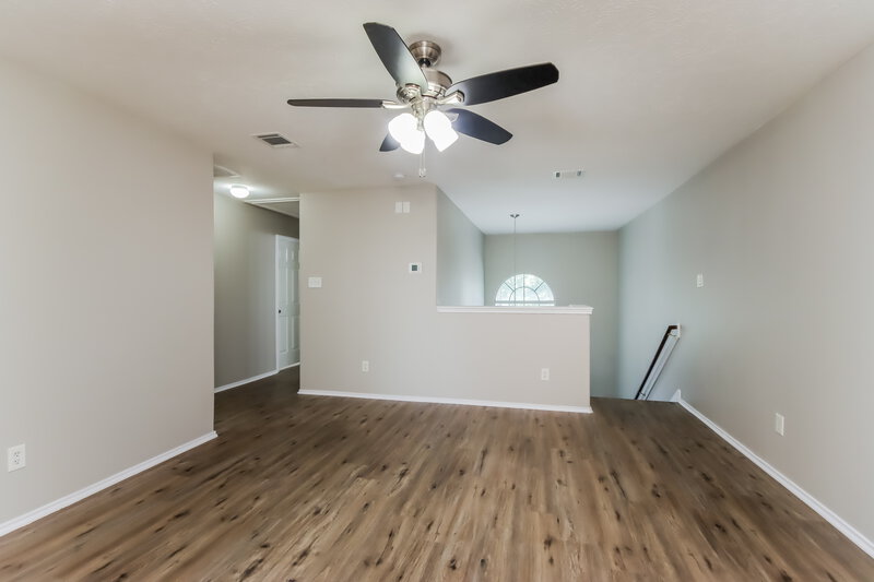 2,060/Mo, 330 Harbor Mist Dr Crosby, TX 77532 Loft View