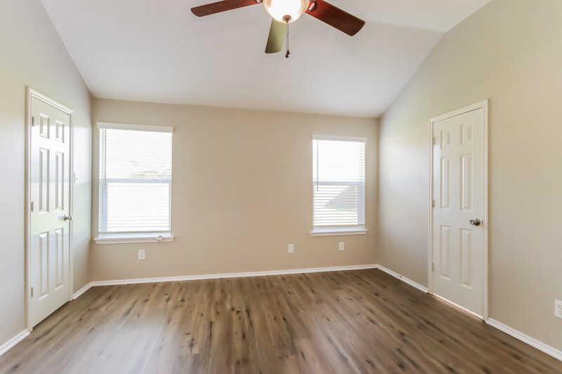 2,060/Mo, 330 Harbor Mist Dr Crosby, TX 77532 Main Bedroom View