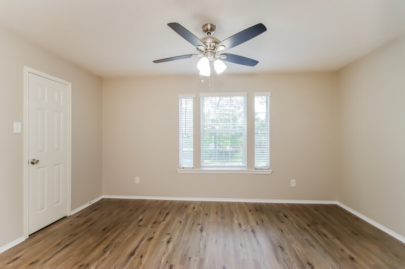 2,060/Mo, 330 Harbor Mist Dr Crosby, TX 77532 Bedroom View